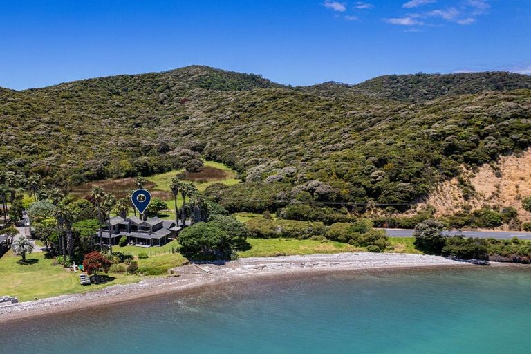 Photo of property in 950 Whangaruru Road North, Whangaruru, Russell, 0184