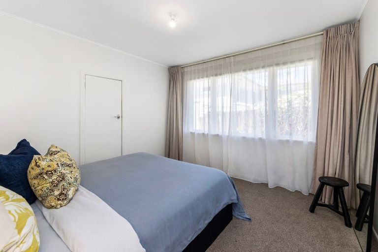 Photo of property in 40 Rosier Road, Glen Eden, Auckland, 0602