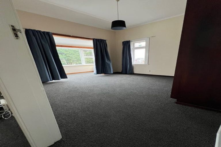 Photo of property in 17 Scarborough Terrace, Mount Victoria, Wellington, 6011