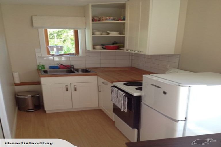 Photo of property in 2 Severn Street, Island Bay, Wellington, 6023