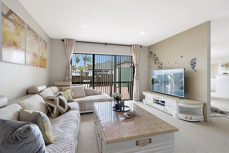 Photo of property in 17 Semillon Avenue, Henderson, Auckland, 0612