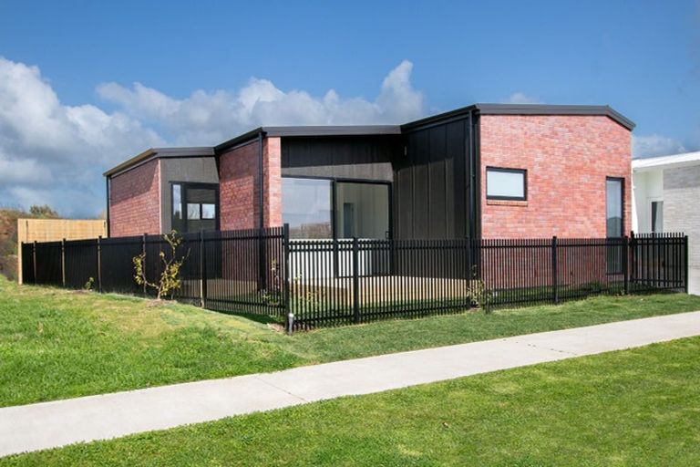 Photo of property in 24 One Haruru Street, Cambridge, 3493