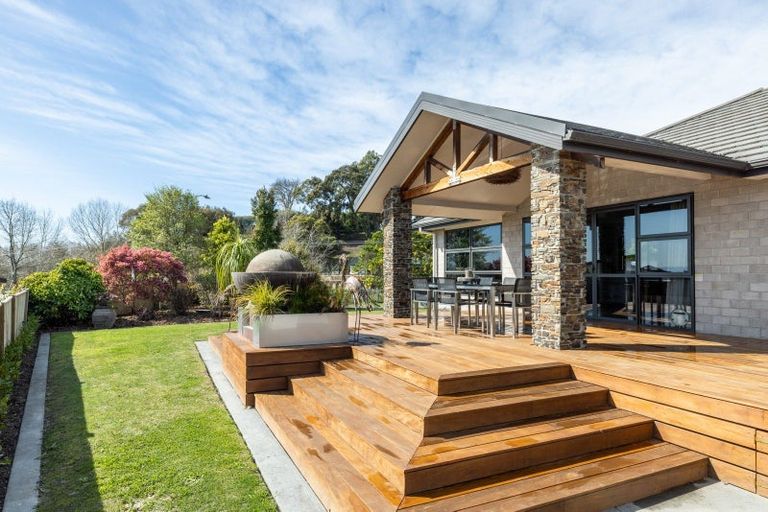 Photo of property in 2 Burbury Ridge, Havelock North, 4130