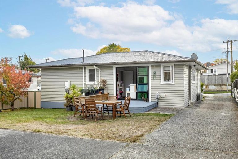 Photo of property in 82 Urlich Avenue, Melville, Hamilton, 3206