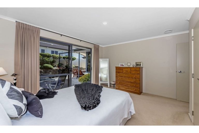 Photo of property in 66 Grovenor Drive, Orewa, 0931