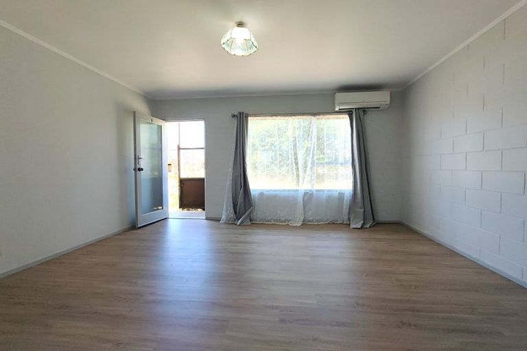 Photo of property in 2 Paton Avenue, Te Atatu South, Auckland, 0610