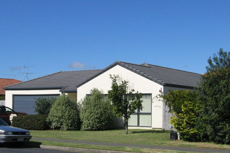 Photo of property in 27 Harbour View Road, Te Atatu Peninsula, Auckland, 0610