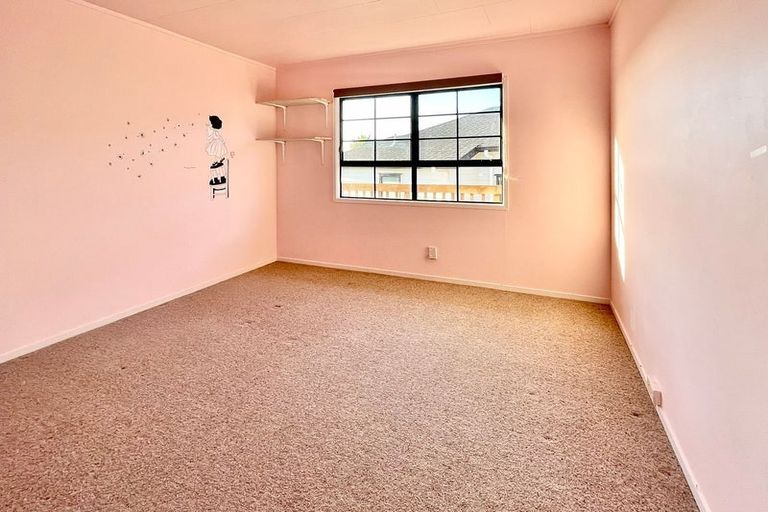 Photo of property in 19 Santiago Crescent, Unsworth Heights, Auckland, 0632