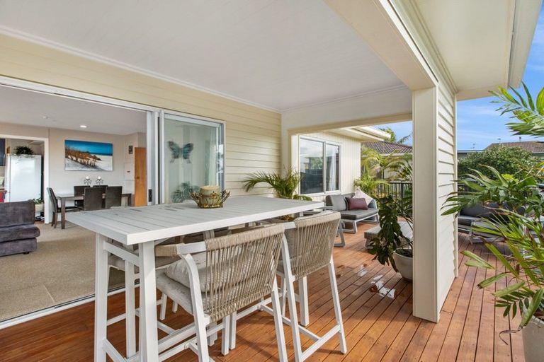 Photo of property in 2/1004 Papamoa Beach Road, Papamoa Beach, Papamoa, 3118