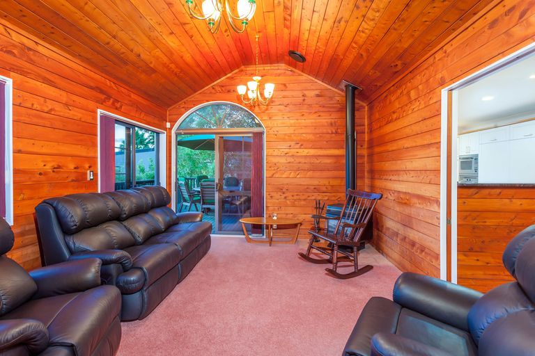 Photo of property in 36b Derwent Crescent, Titirangi, Auckland, 0604