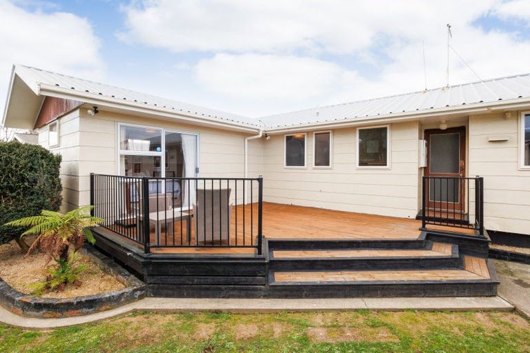 Photo of property in 39 Somerset Crescent, Highbury, Palmerston North, 4412