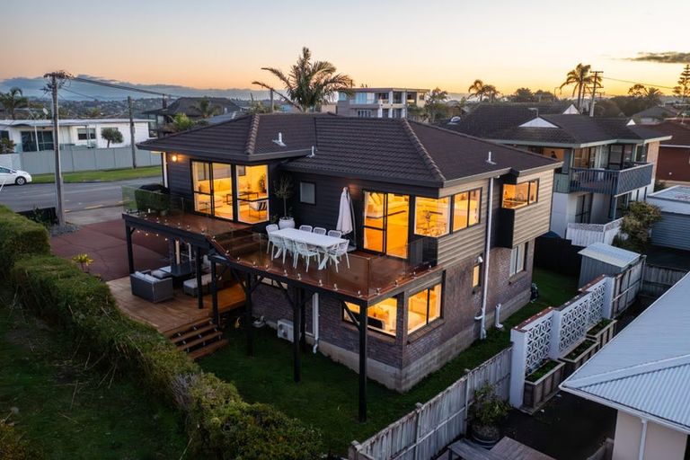 Photo of property in 2/30 Firth Road, Torbay, Auckland, 0630