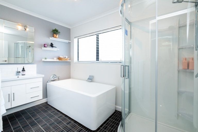 Photo of property in 105 James Cook Street, Havelock North, 4130