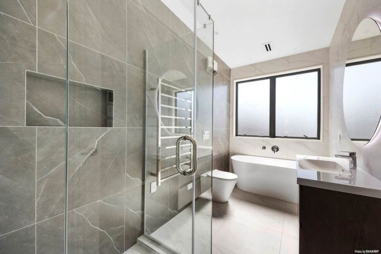 Photo of property in 4b The Parade, Bucklands Beach, Auckland, 2012