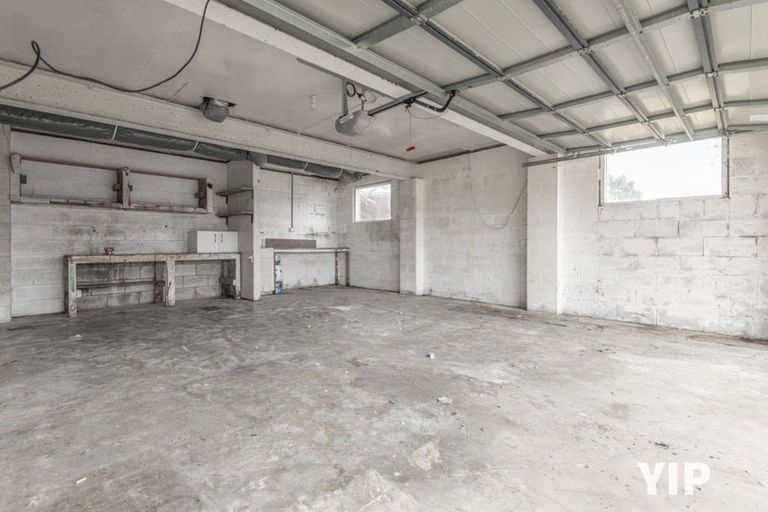 Photo of property in 10 Edgecombe Street, Newlands, Wellington, 6037