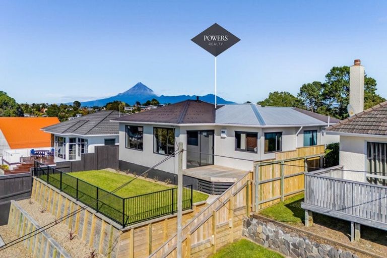 Photo of property in 92 Mangorei Road, Strandon, New Plymouth, 4312
