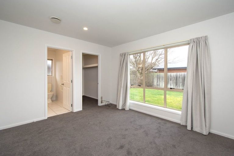 Photo of property in 8 Blarney Place, Casebrook, Christchurch, 8051