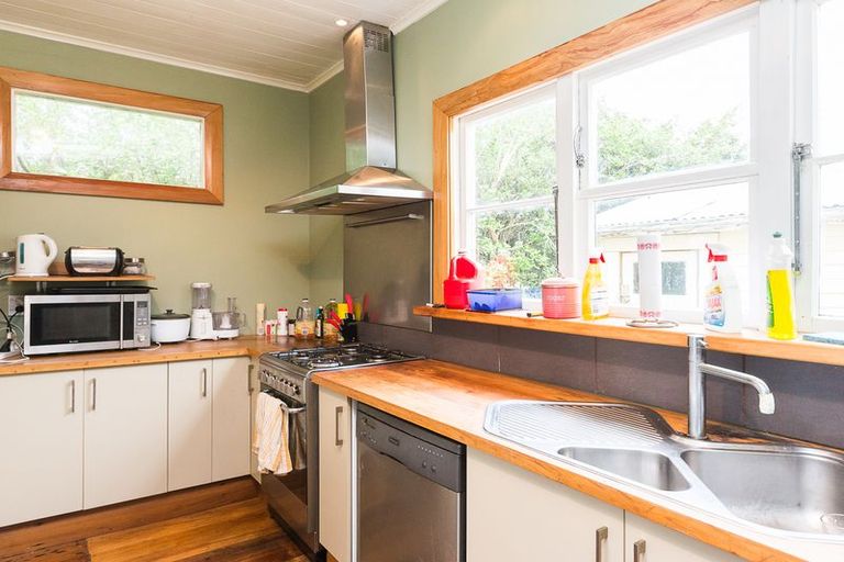 Photo of property in 46 Featherston Street, Takaro, Palmerston North, 4412