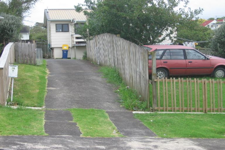 Photo of property in 16 Potter Avenue, Northcote, Auckland, 0627