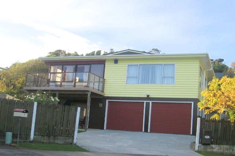 Photo of property in 9 Livet Place, Papakowhai, Porirua, 5024