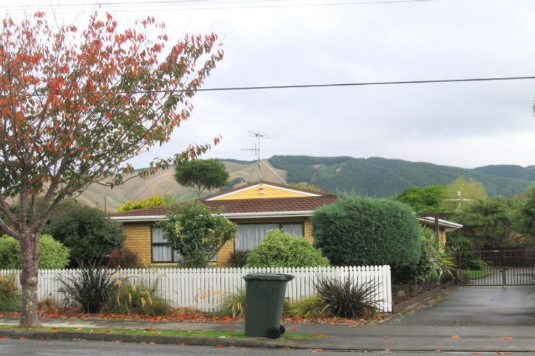 Photo of property in 42 Kohekohe Road, Waikanae, 5036