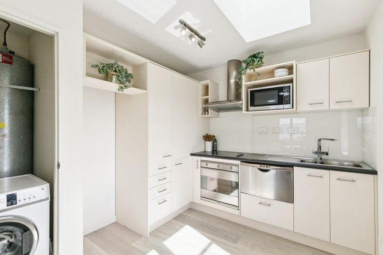 Photo of property in Westhaven Apartments, 24/127 Molesworth Street, Thorndon, Wellington, 6011