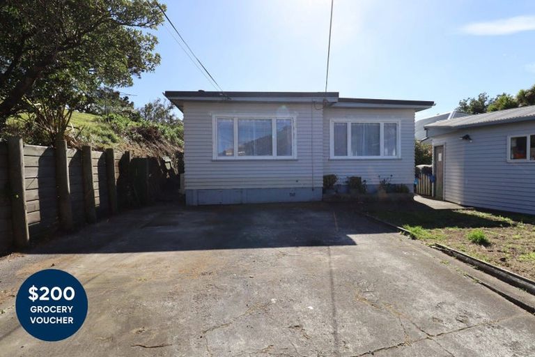 Photo of property in 12 Bristol Street, Island Bay, Wellington, 6023