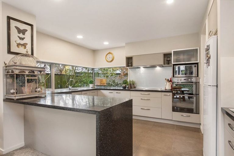 Photo of property in 112 Englefield Road, Northwood, Christchurch, 8051