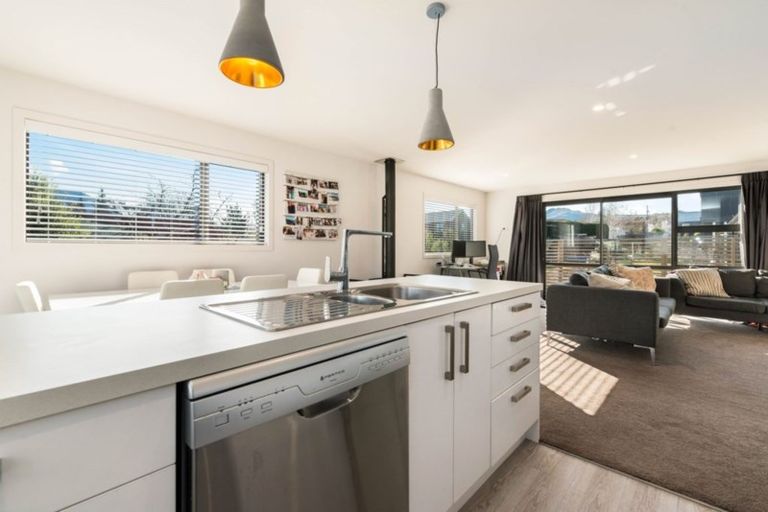 Photo of property in 11 Kapuka Lane, Wanaka, 9305