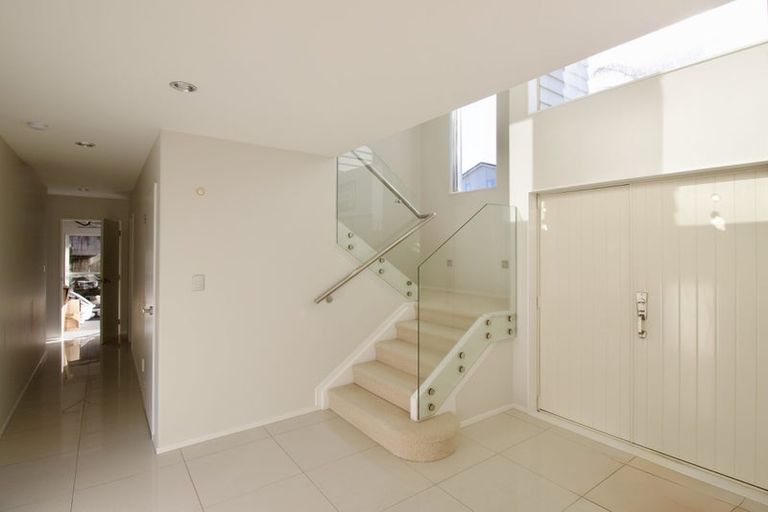 Photo of property in 16 Lucca Crescent, Flat Bush, Auckland, 2019