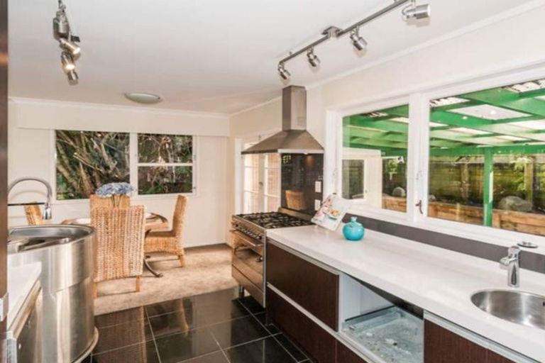 Photo of property in 14 Sovereign Place, Glenfield, Auckland, 0629