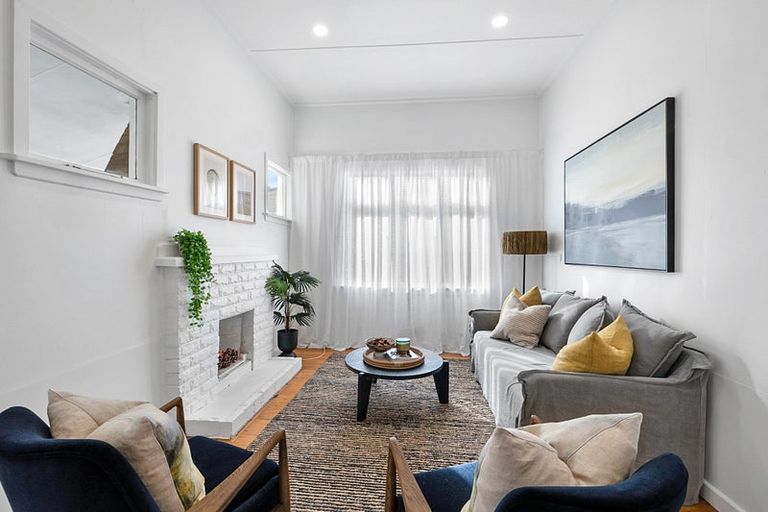 Photo of property in 42 Hine Street, New Plymouth, 4310