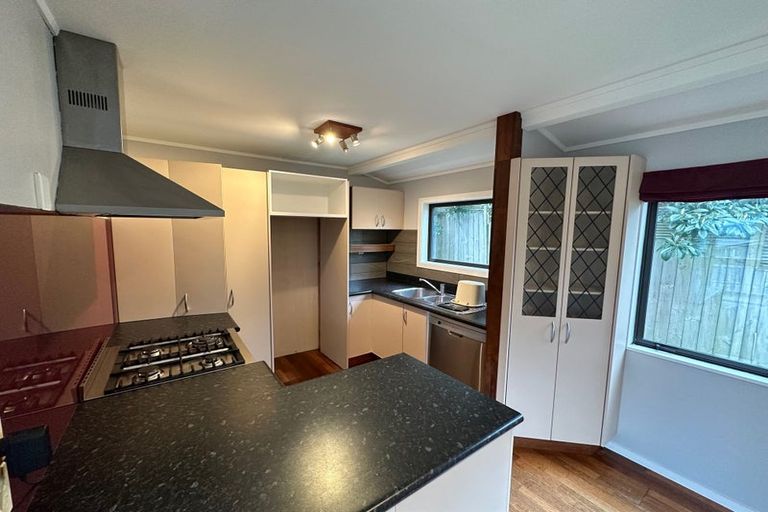 Photo of property in 6 Nielsen Place, Massey, Auckland, 0614