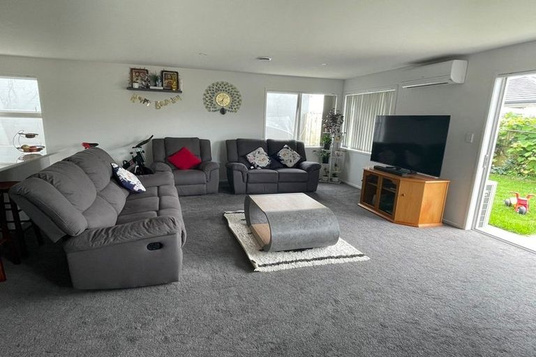 Photo of property in 11 Rere Close, Takanini, 2112