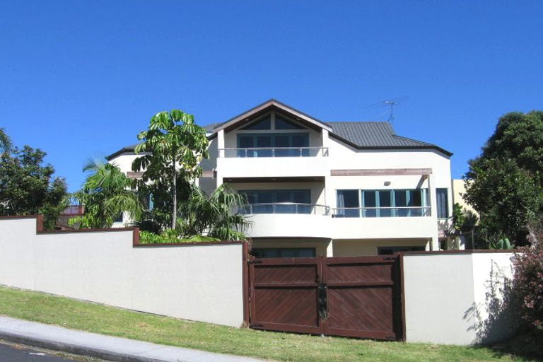 Photo of property in 8 Mayall Avenue, Beach Haven, Auckland, 0626