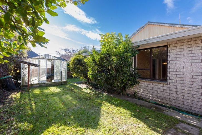 Photo of property in 2/17 Garreg Road, Fendalton, Christchurch, 8052