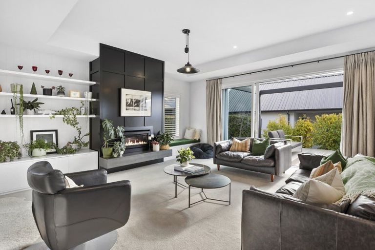 Photo of property in 33 Little Alpha Loop, Wanaka, 9305