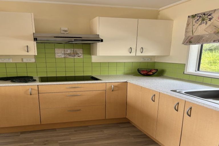 Photo of property in 2/28 Waiau Street, Torbay, Auckland, 0630