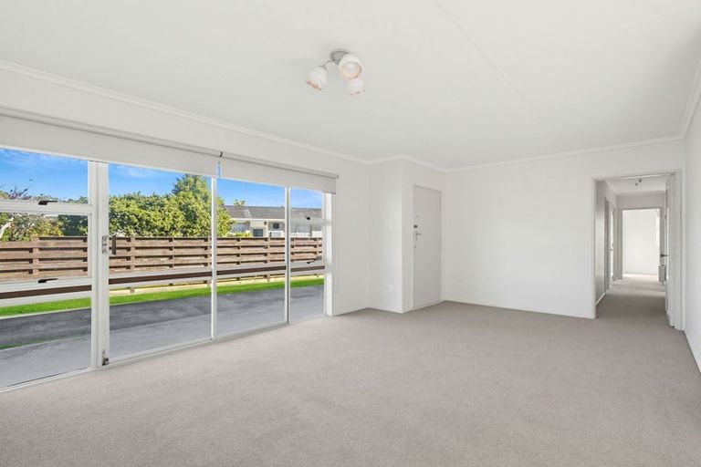 Photo of property in 37 Kimberley Grove, Westbrook, Palmerston North, 4412