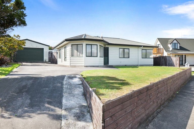 Photo of property in 38 Dahlstrom Grove, Kelvin Grove, Palmerston North, 4414
