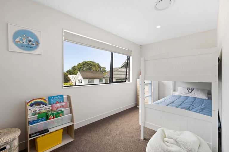 Photo of property in 52 Walton Street, Red Beach, 0932