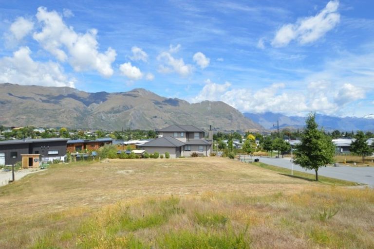 Photo of property in 4 Hoheria Rise, Wanaka, 9305