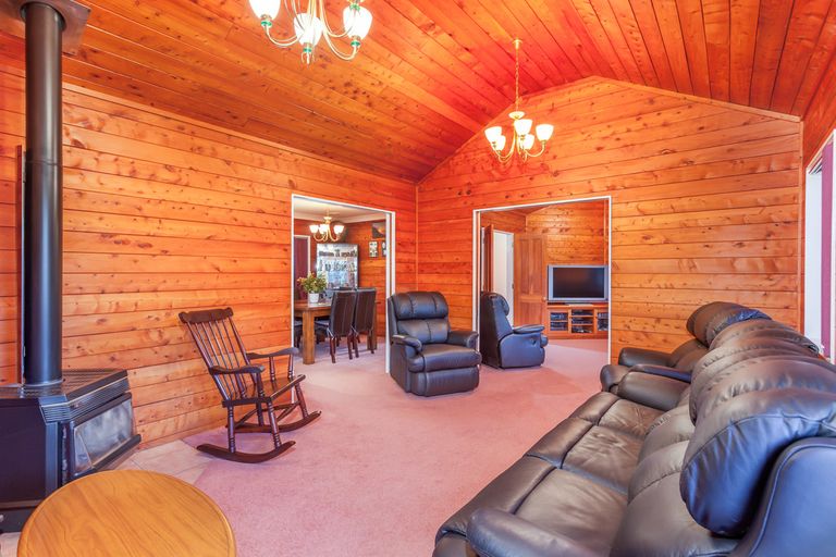 Photo of property in 36b Derwent Crescent, Titirangi, Auckland, 0604