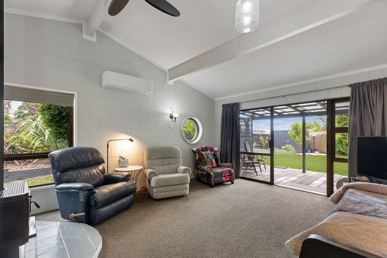 Photo of property in 120 Racecourse Road, Waiuku, 2123