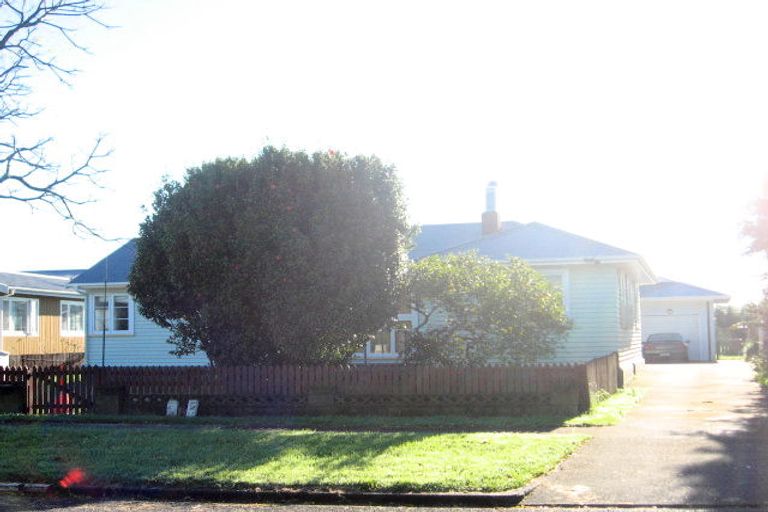 Photo of property in 70 Gloucester Road, Manurewa, Auckland, 2102