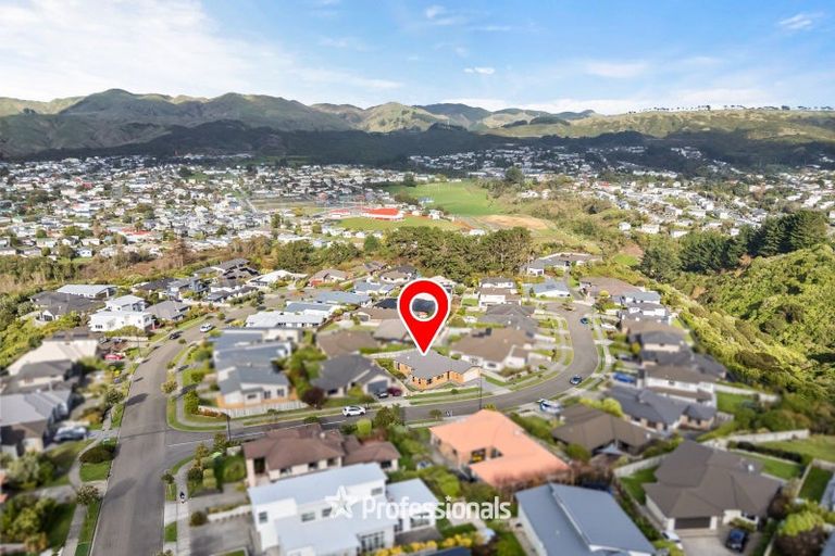 Photo of property in 5 Tasman Close, Aotea, Porirua, 5024