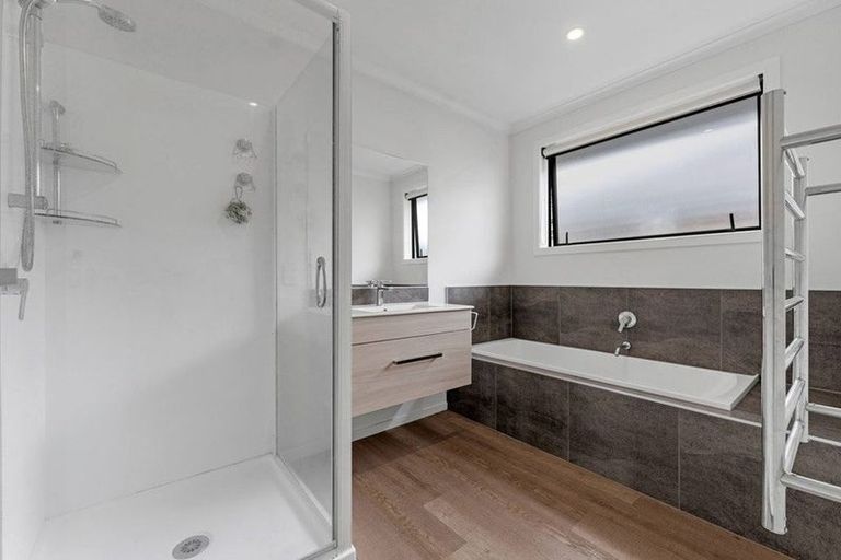 Photo of property in 24 Tauroa Drive, Tuakau, 2121