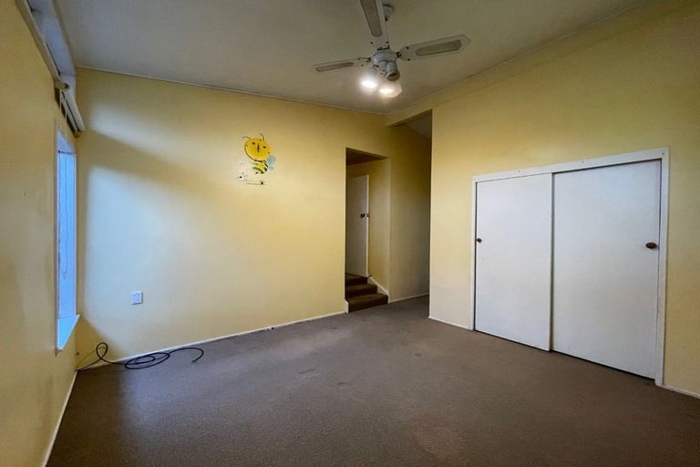 Photo of property in 17 Ellice Road, Totara Vale, Auckland, 0629