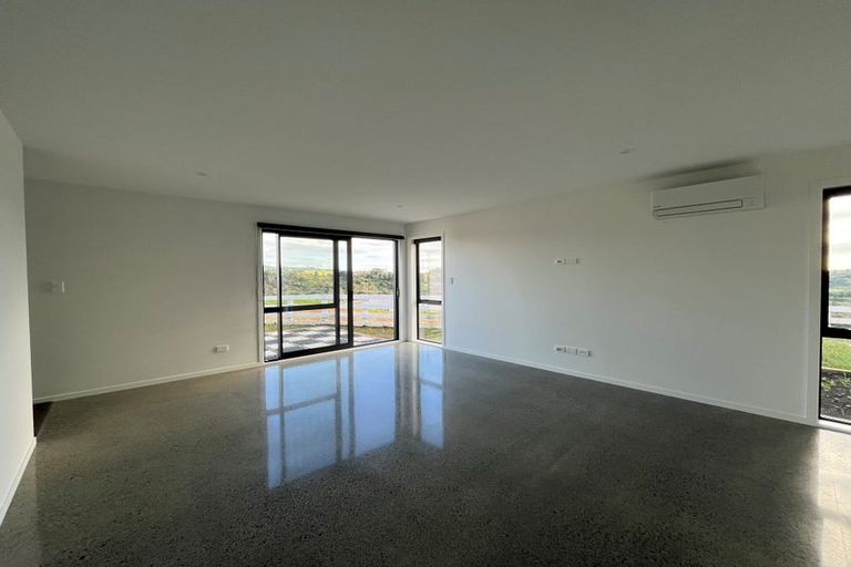 Photo of property in 6 Redfern Way, Pyes Pa, 3112