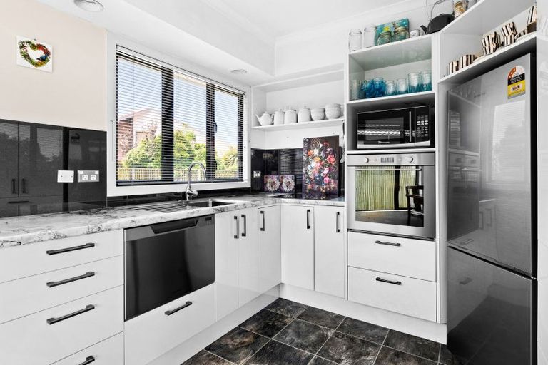 Photo of property in 2/38 Avondale Road, Taradale, Napier, 4112